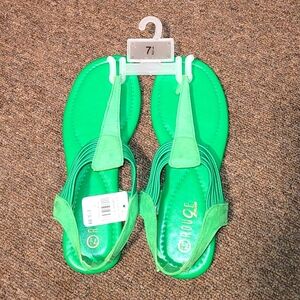 Rouge Helium women's green strappy flat sandals size 7.5 NWT